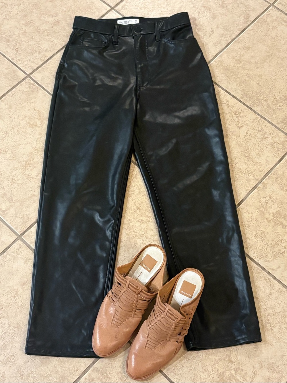 Abercombie & Fitch The Ankle Straight Ultra High Rise Vegan Leather size 4 NWT